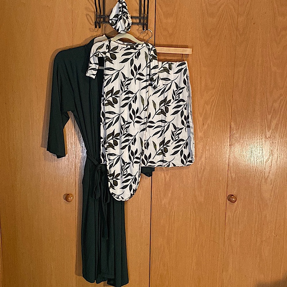 MilkMaid Hospital Gown Large w/ 0-3mo Oliver Gown, Hat & Blanket. green/white
